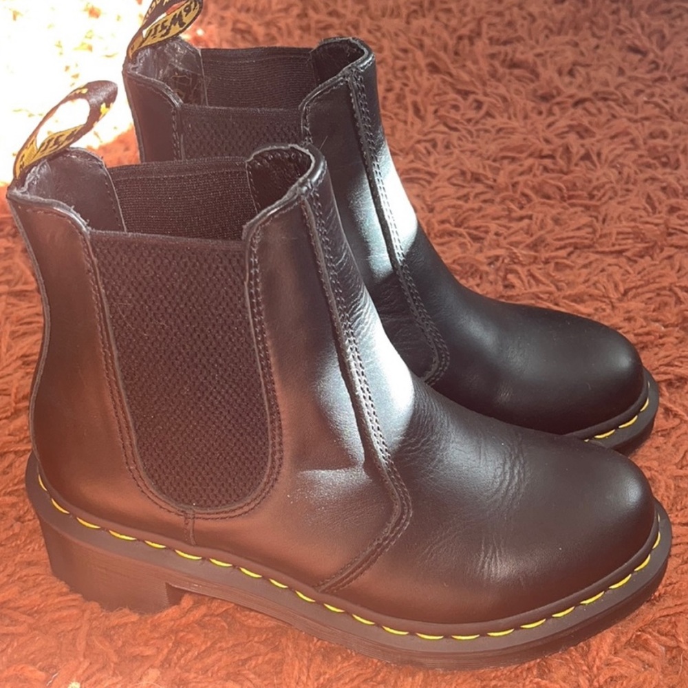 dr. martens chelsea boot <3